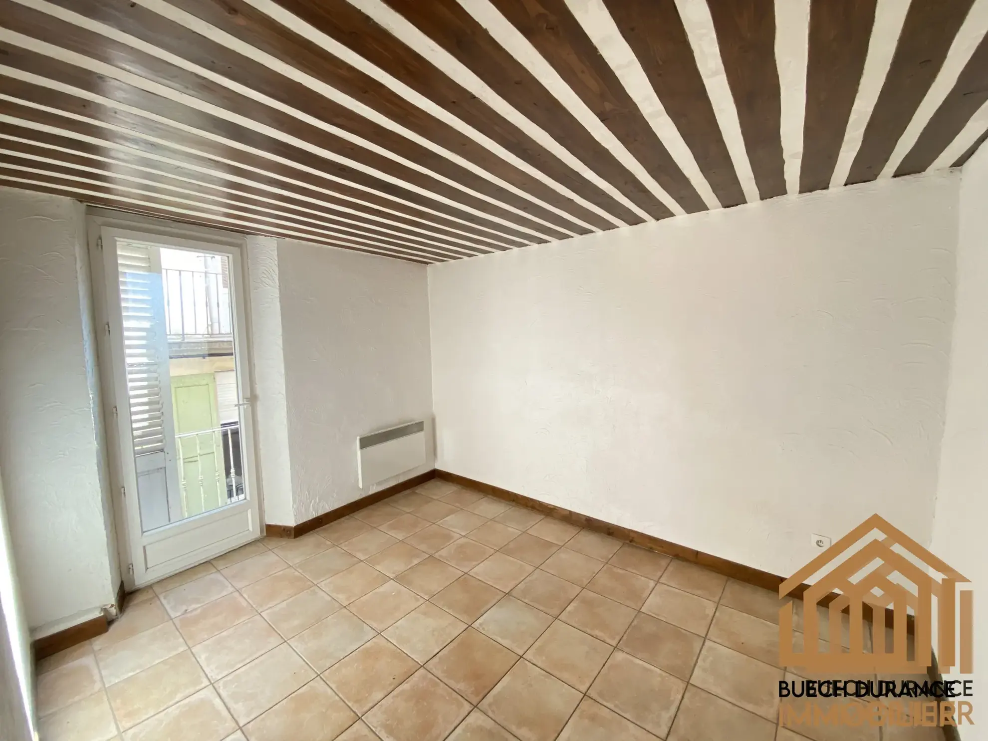 Immeuble de 5 logements à Laragne-Montéglin, centre-ville - Opportunité d'investissement 