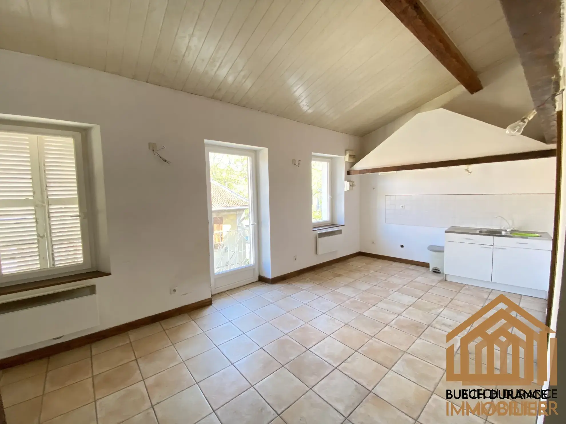 Immeuble de 5 logements à Laragne-Montéglin, centre-ville - Opportunité d'investissement 