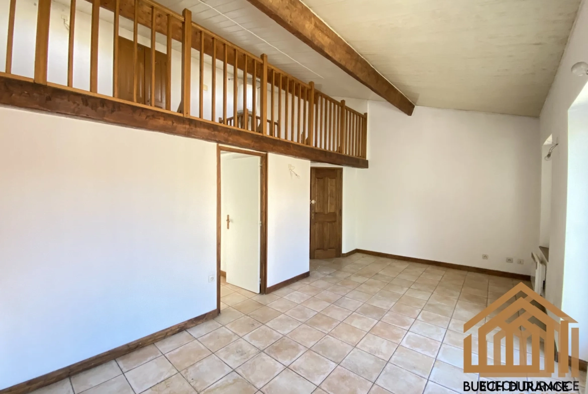 Immeuble de 5 logements à Laragne-Montéglin, centre-ville - Opportunité d'investissement 