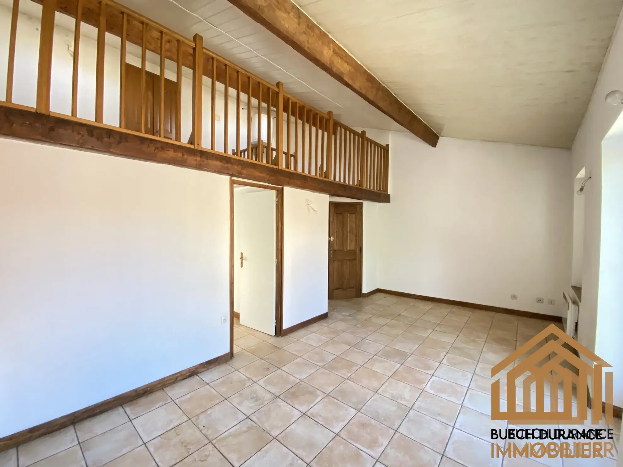 Immeuble de 5 logements à Laragne-Montéglin, centre-ville - Opportunité d'investissement 