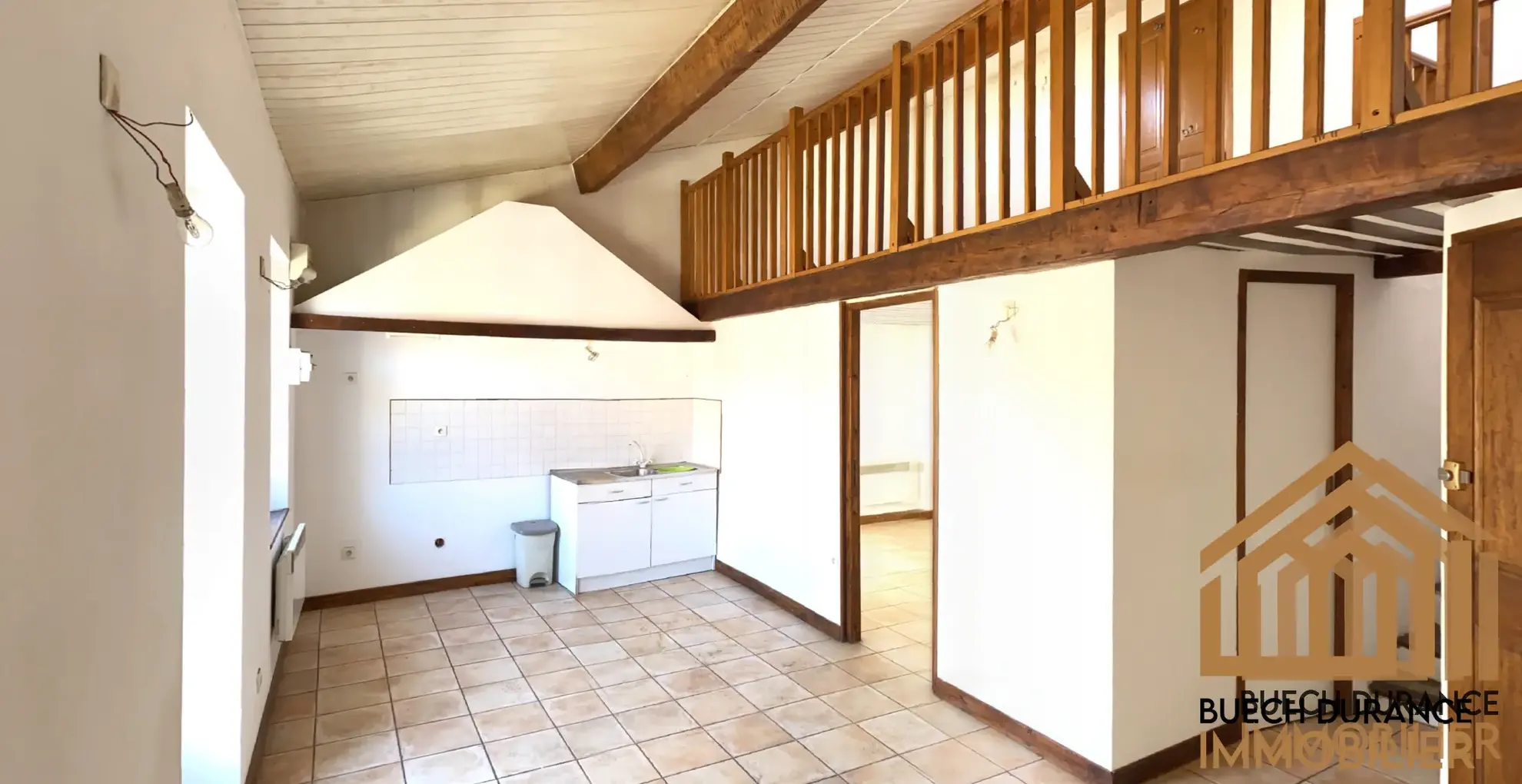 Immeuble de 5 logements à Laragne-Montéglin, centre-ville - Opportunité d'investissement 