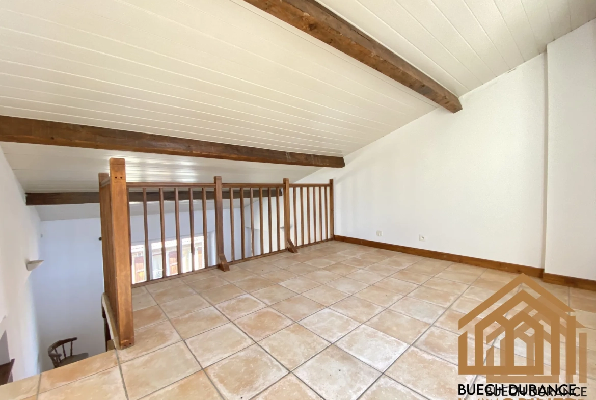 Immeuble de 5 logements à Laragne-Montéglin, centre-ville - Opportunité d'investissement 