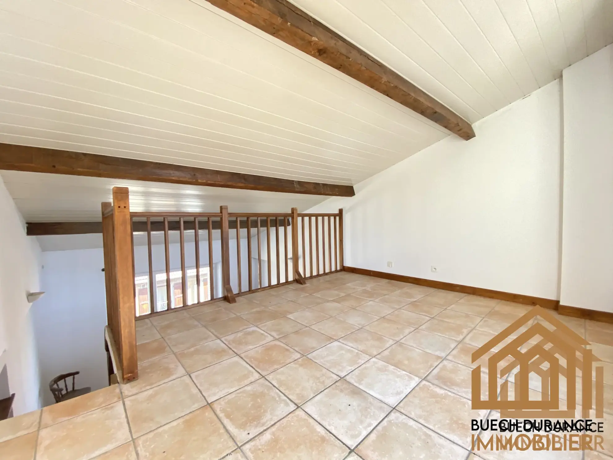Immeuble de 5 logements à Laragne-Montéglin, centre-ville - Opportunité d'investissement 