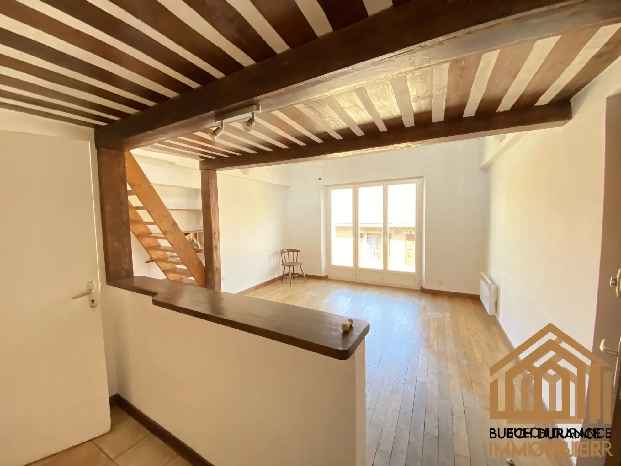 Immeuble de 5 logements à Laragne-Montéglin, centre-ville - Opportunité d'investissement 