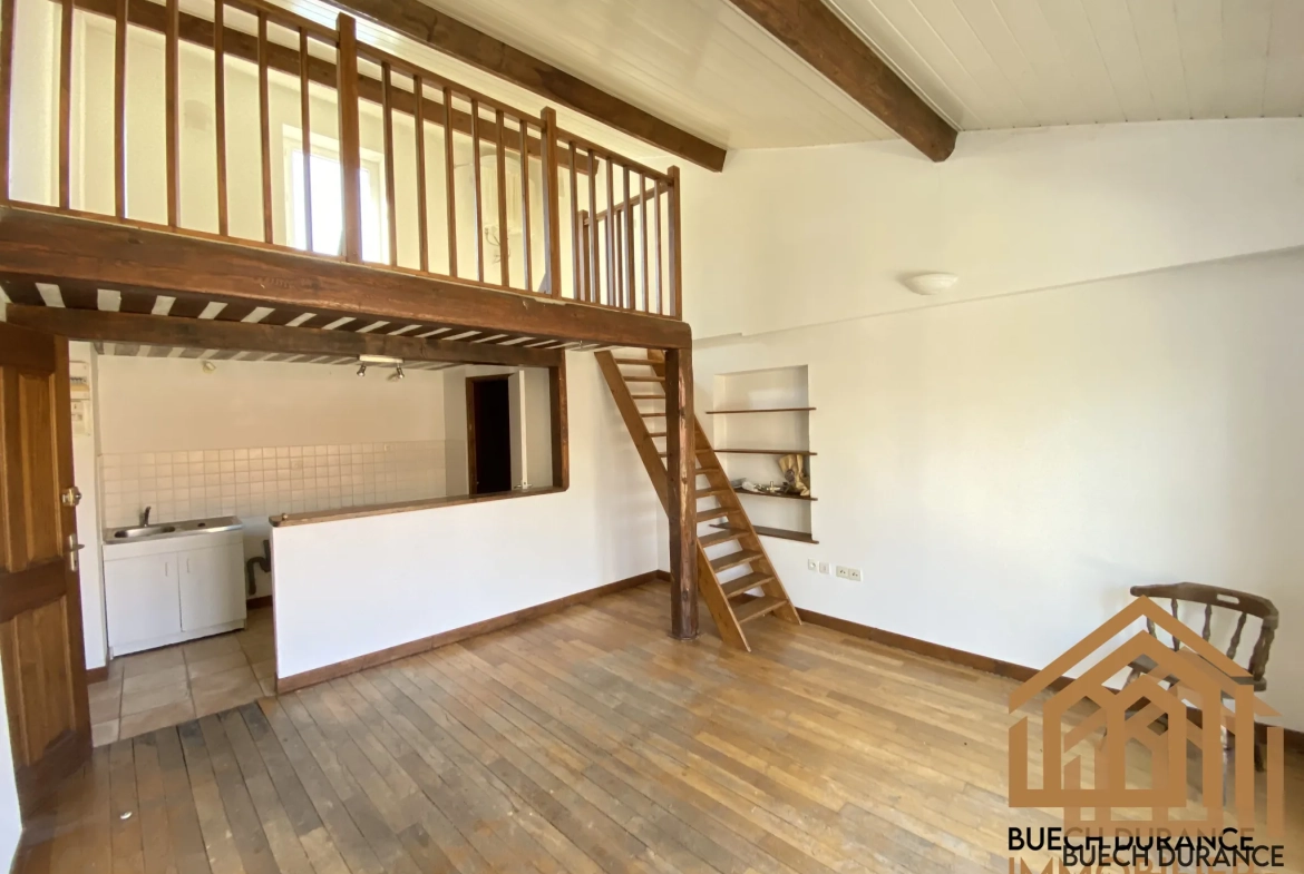 Immeuble de 5 logements à Laragne-Montéglin, centre-ville - Opportunité d'investissement 