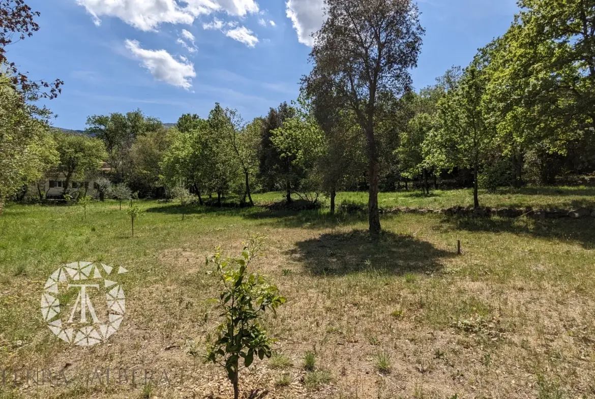 Terrain constructible de plus de 3000 m² à Villelongue-dels-Monts avec vue et calme 