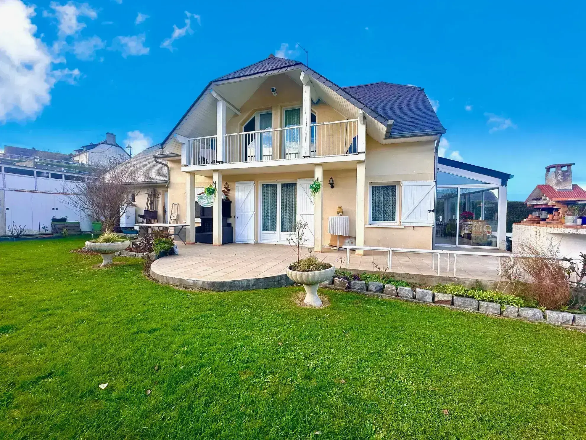 Vente de nue-propriété d'une maison spacieuse à Louey, secteur recherché 