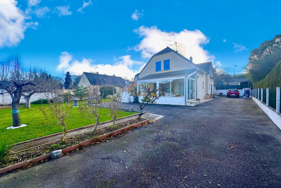 Vente de nue-propriété d'une maison spacieuse à Louey, secteur recherché 