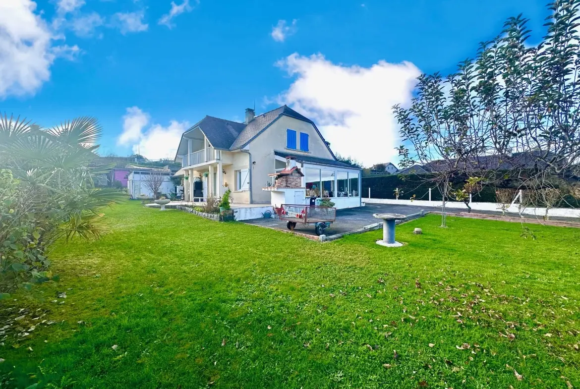 Vente de nue-propriété d'une maison spacieuse à Louey, secteur recherché 