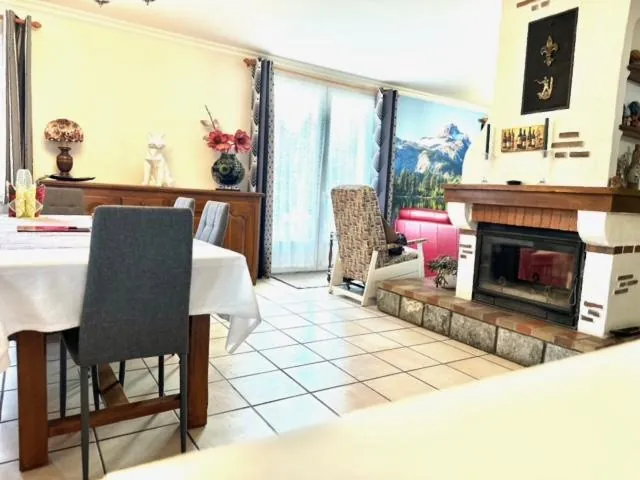 Vente de nue-propriété d'une maison spacieuse à Louey, secteur recherché 