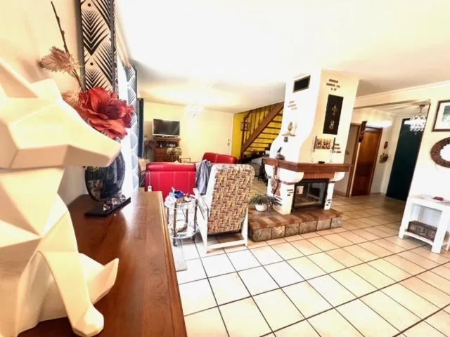Vente de nue-propriété d'une maison spacieuse à Louey, secteur recherché 