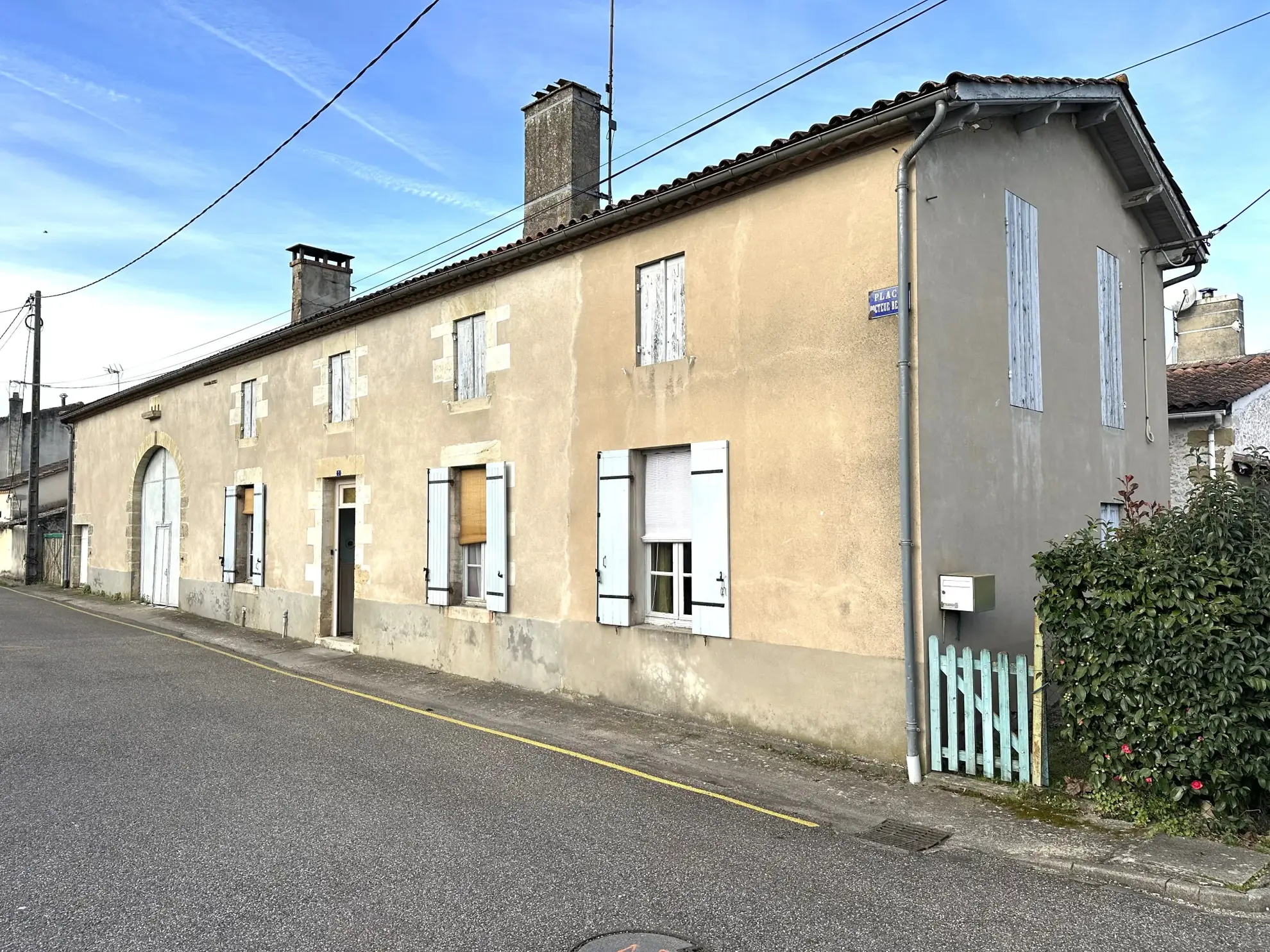 Longère en pierre à Sainte-Bazeille - Opportunité d'investissement avec grand potentiel 