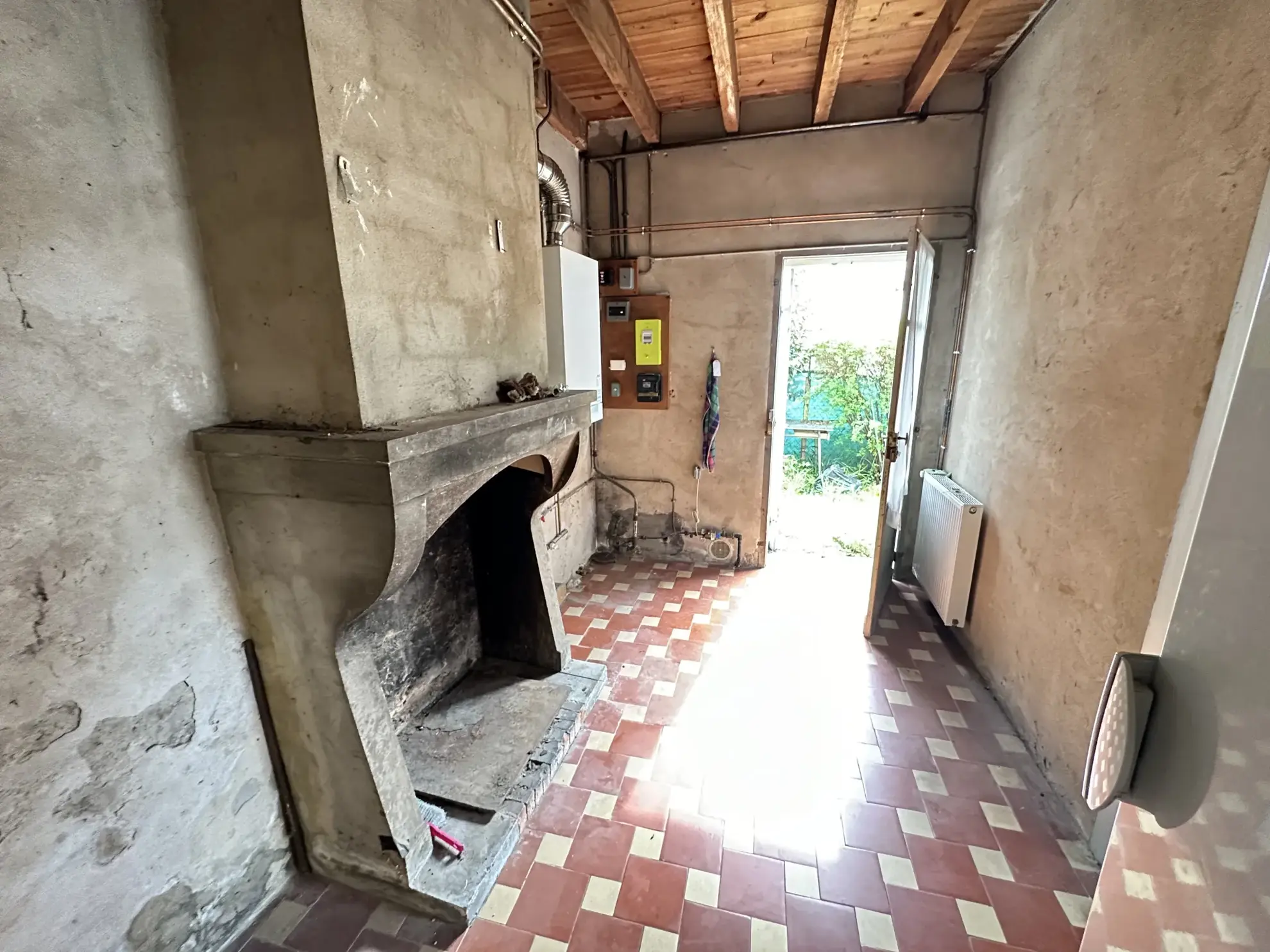 Longère en pierre à Sainte-Bazeille - Opportunité d'investissement avec grand potentiel 