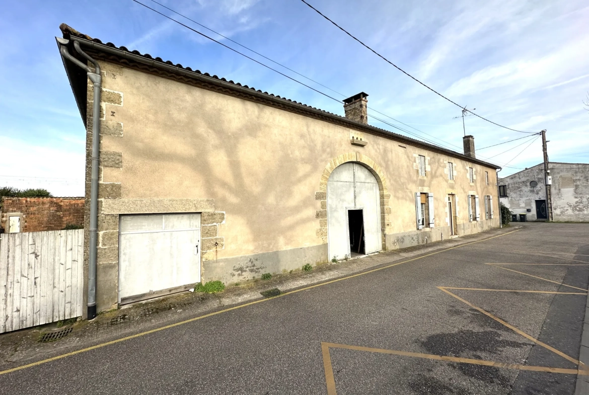 Longère en pierre à Sainte-Bazeille - Opportunité d'investissement avec grand potentiel 