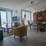 Appartement traversant de 77 m² avec balcon et vue dominante à Saint Etienne