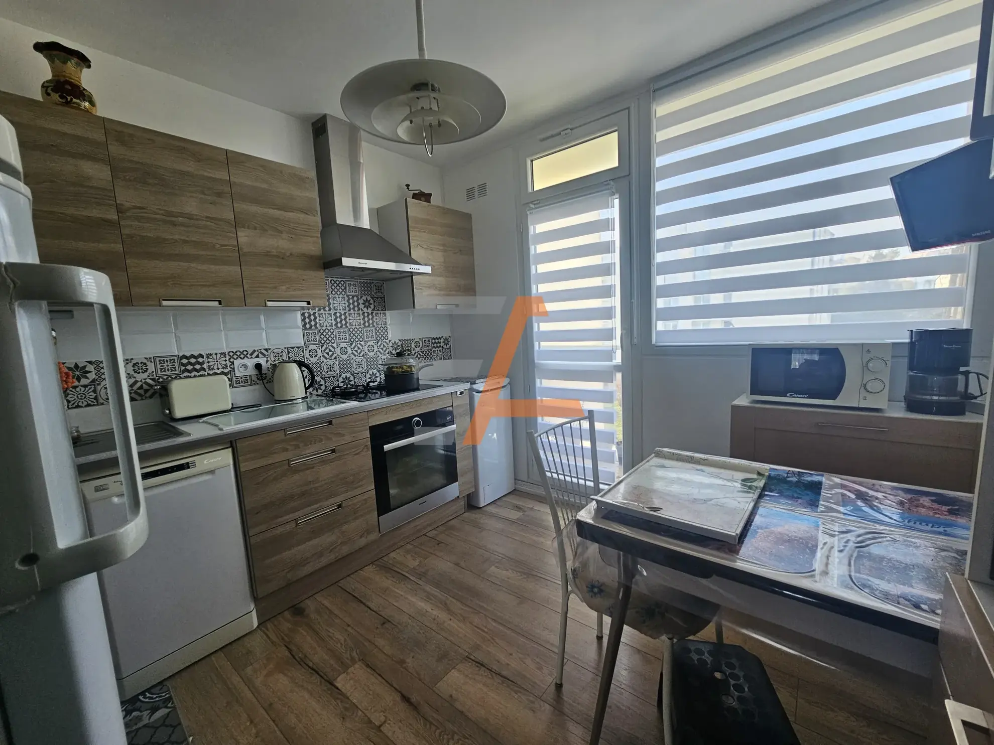 Appartement traversant de 77 m² avec balcon et vue dominante à Saint Etienne 