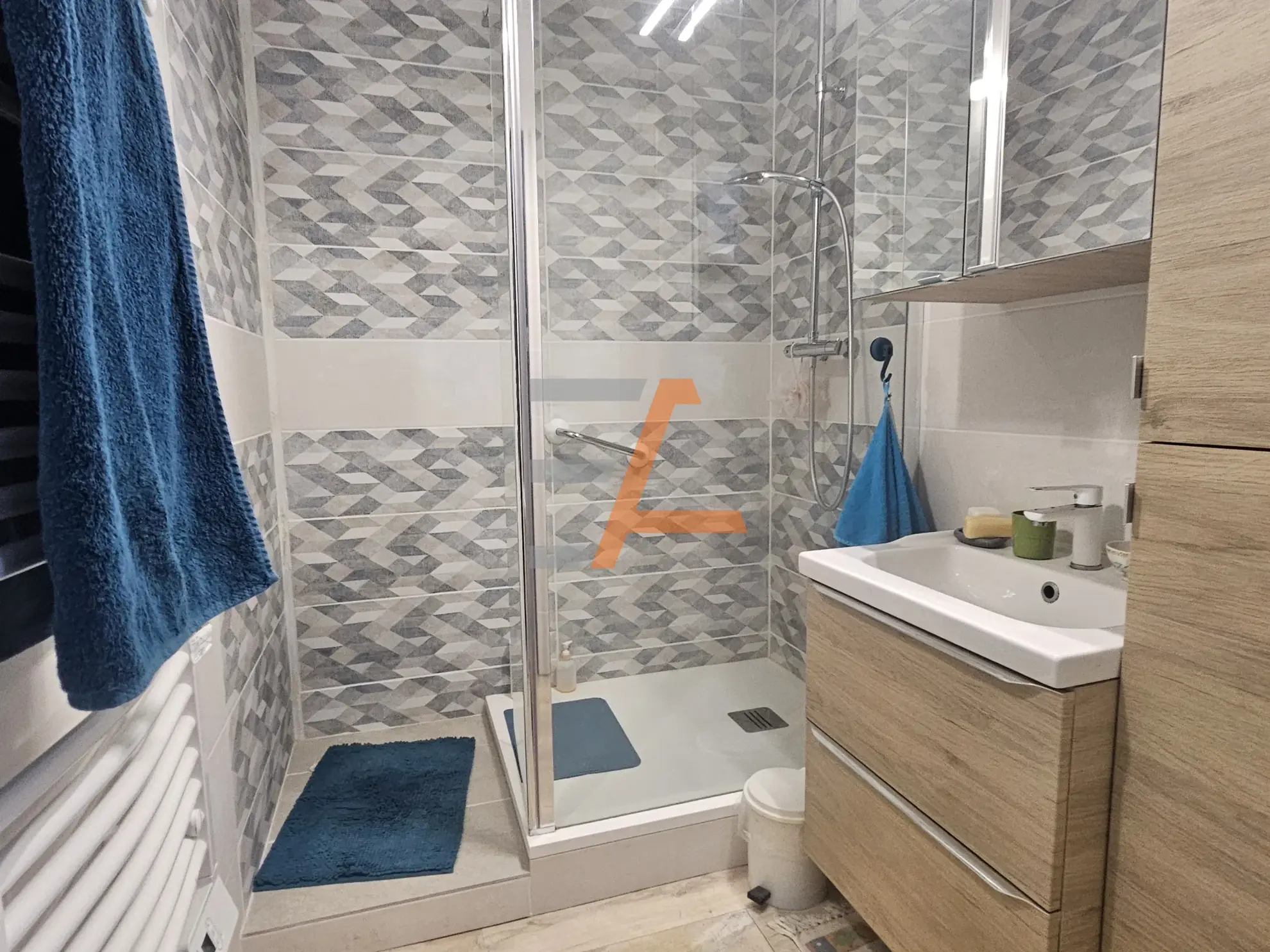 Appartement traversant de 77 m² avec balcon et vue dominante à Saint Etienne 