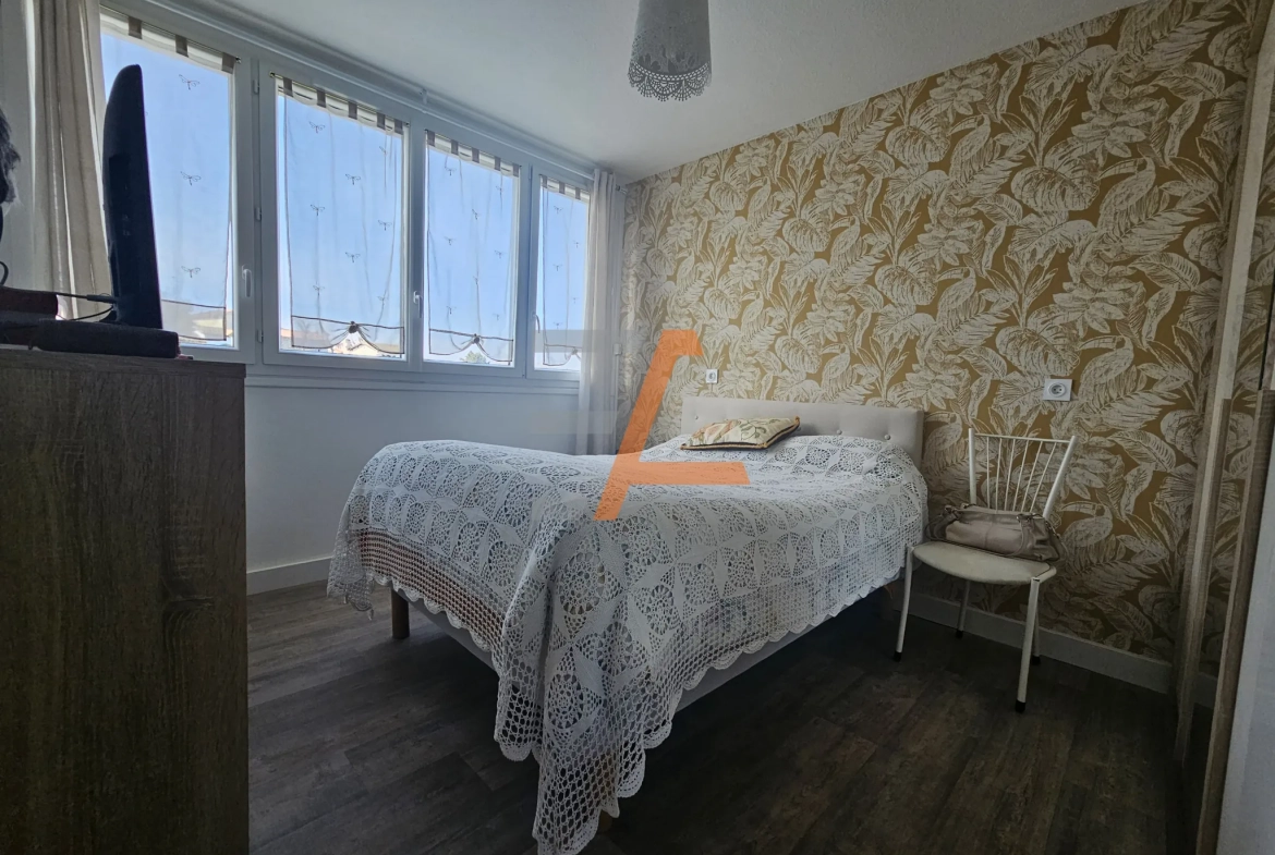 Appartement traversant de 77 m² avec balcon et vue dominante à Saint Etienne 