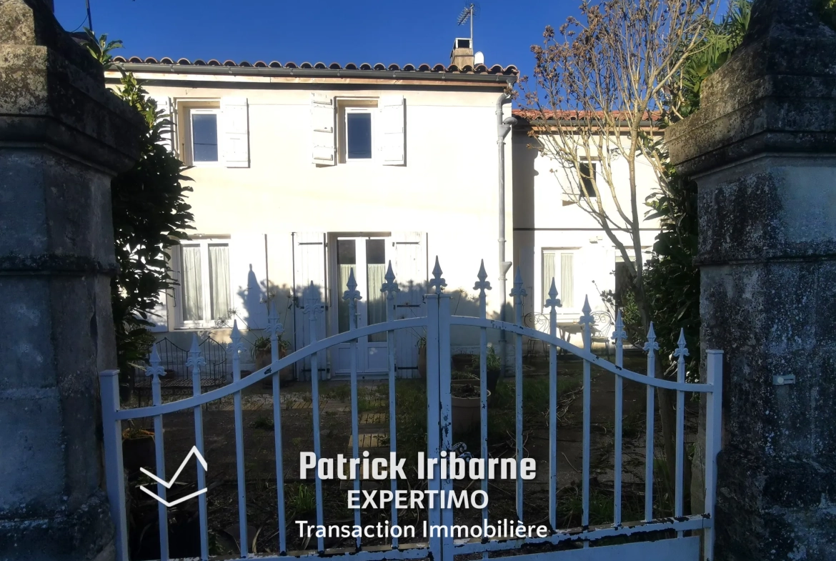 Charmante maison Saintongeaise avec dépendances à Saintes – 170 m², jardin, chai, garage, prix 282 000 € 