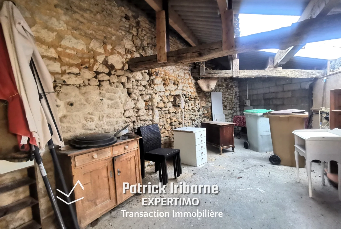 Charmante maison Saintongeaise avec dépendances à Saintes – 170 m², jardin, chai, garage, prix 282 000 € 