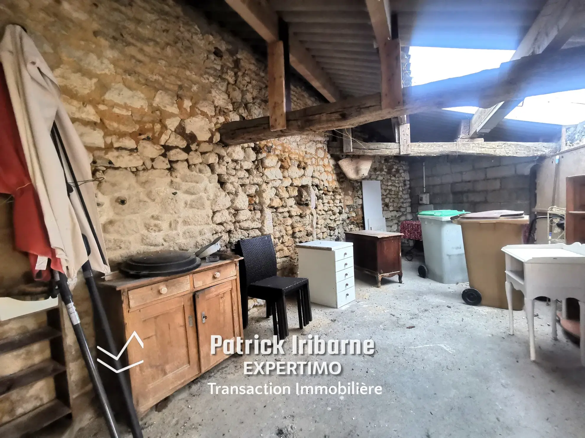 Charmante maison Saintongeaise avec dépendances à Saintes – 170 m², jardin, chai, garage, prix 282 000 € 