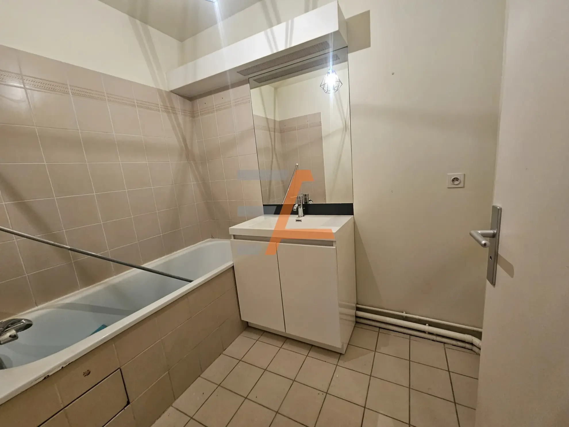 Appartement F3 à Villeboeuf avec garage et cave – Proche commodités et transports 