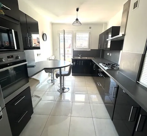 Bel appartement T4 de 86,04 m² avec garage et cave à Saint-Étienne 