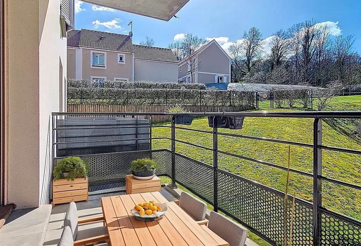 Appartement T3 avec terrasse et balcon à Maffliers – 63m², 2016 