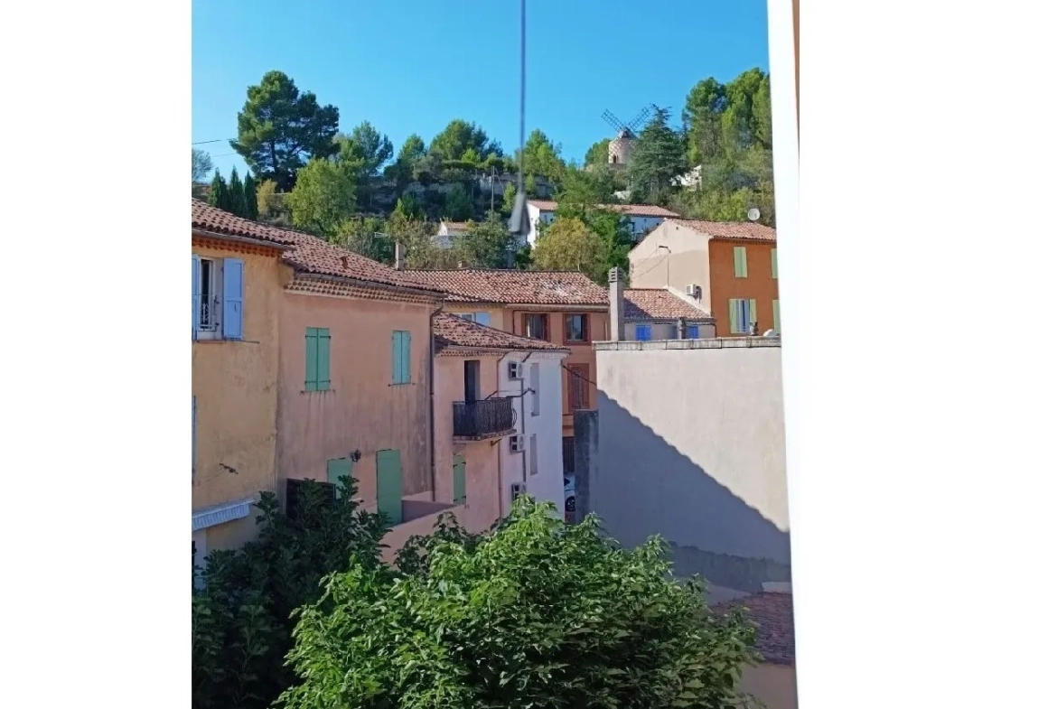 Appartement duplex lumineux à Gardanne avec grand potentiel – centre-ville 