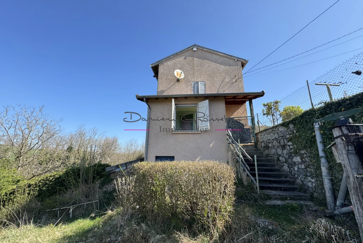 Belle maison de 119 m² à Saint-Victor-sur-Rhins avec dépendances et terrain 