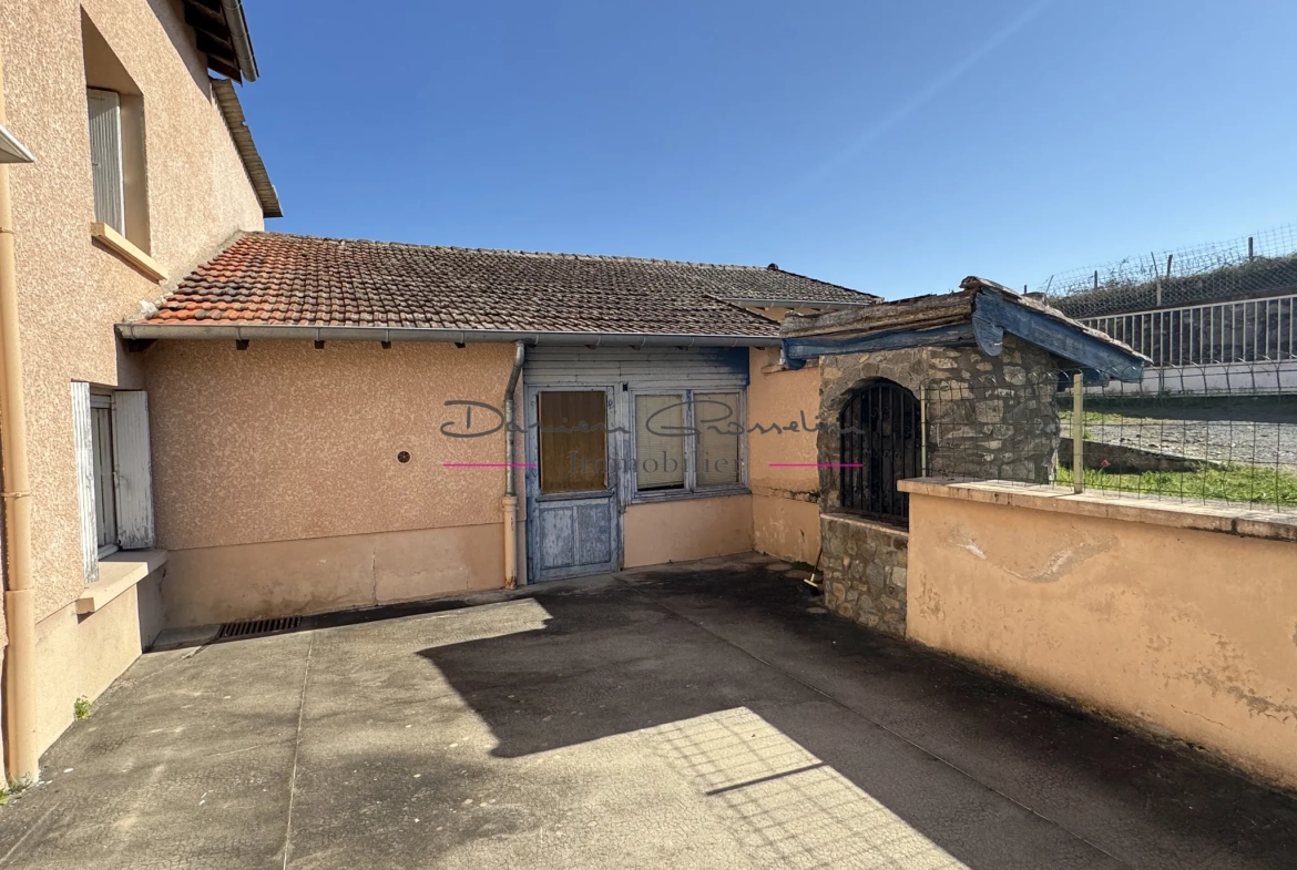 Belle maison de 119 m² à Saint-Victor-sur-Rhins avec dépendances et terrain 
