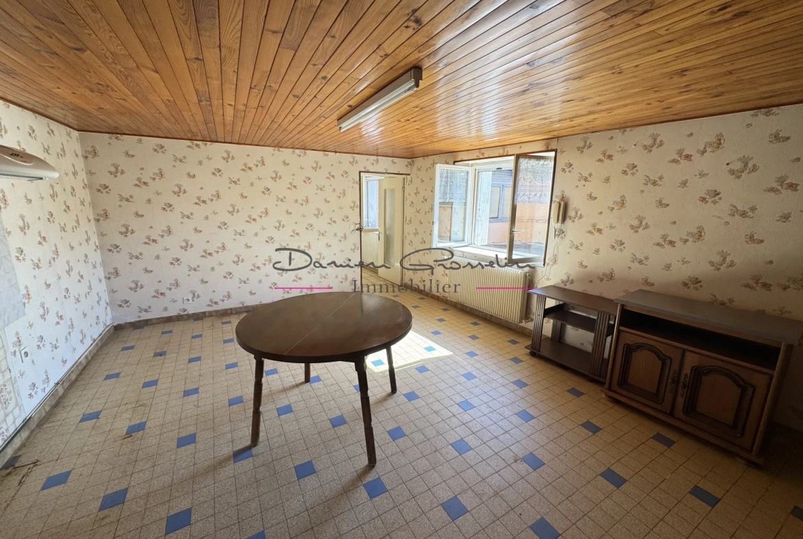 Belle maison de 119 m² à Saint-Victor-sur-Rhins avec dépendances et terrain 