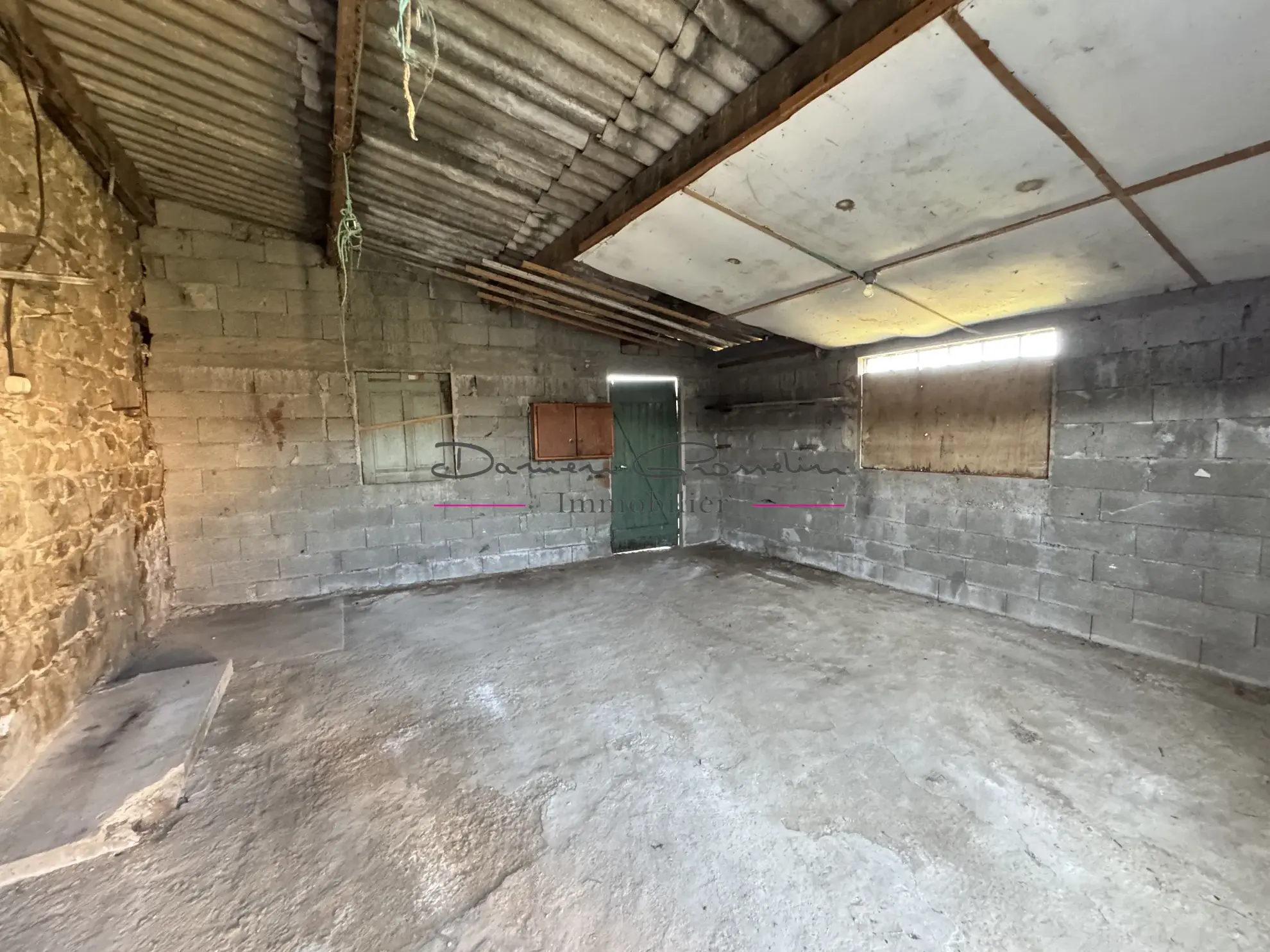 Belle maison de 119 m² à Saint-Victor-sur-Rhins avec dépendances et terrain 