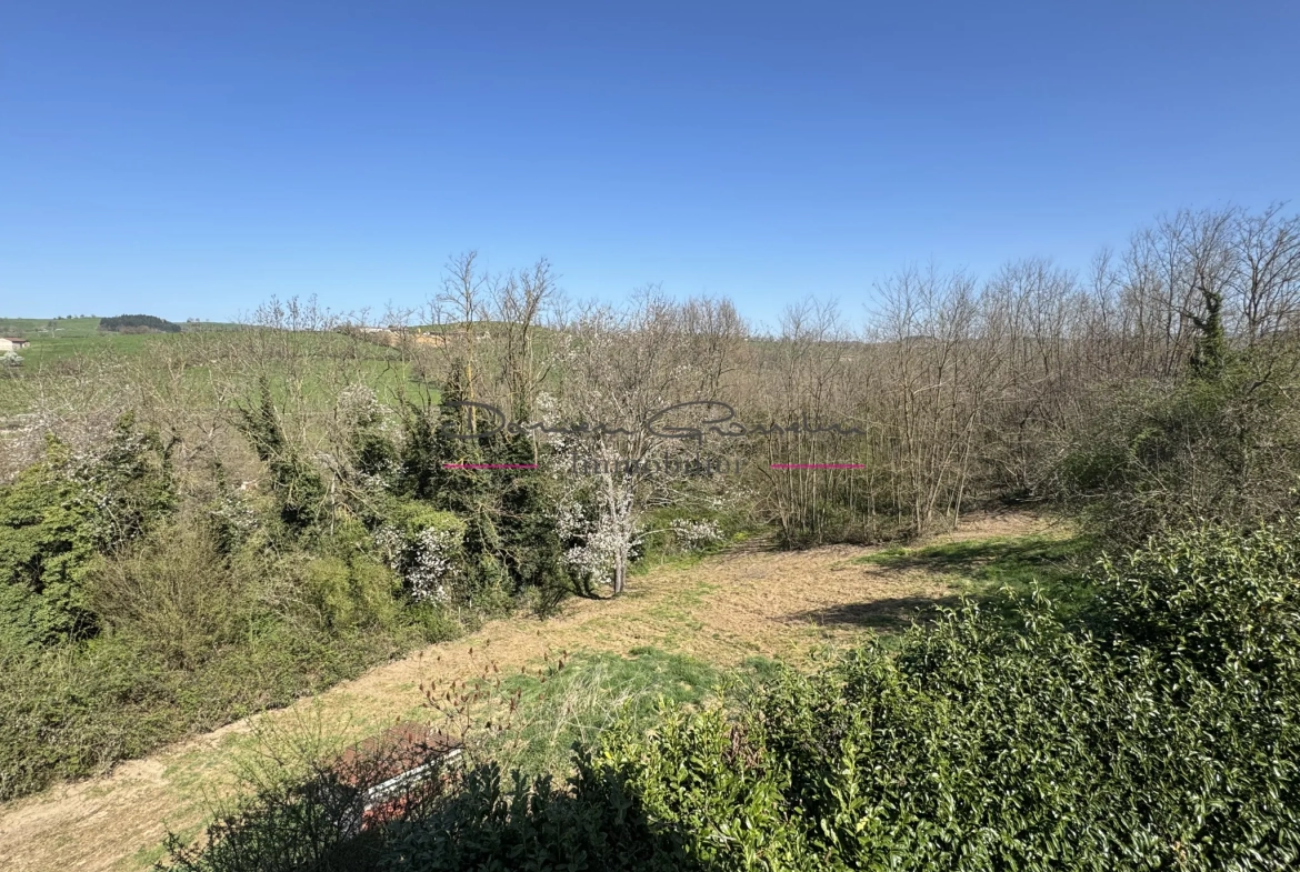Belle maison de 119 m² à Saint-Victor-sur-Rhins avec dépendances et terrain 