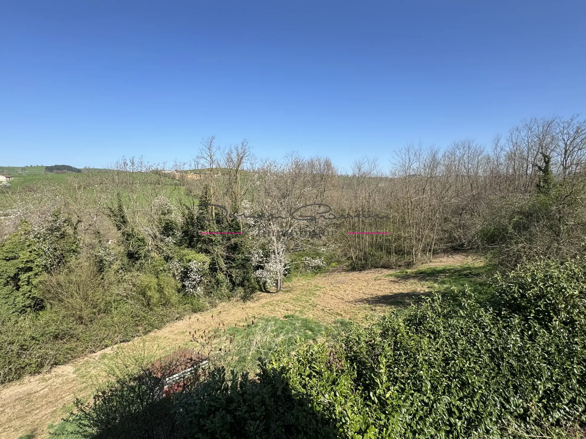 Belle maison de 119 m² à Saint-Victor-sur-Rhins avec dépendances et terrain 