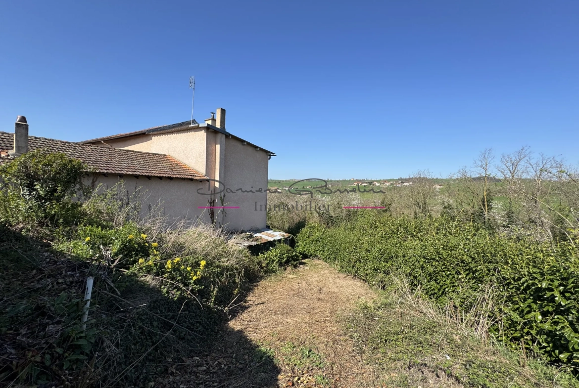 Belle maison de 119 m² à Saint-Victor-sur-Rhins avec dépendances et terrain 