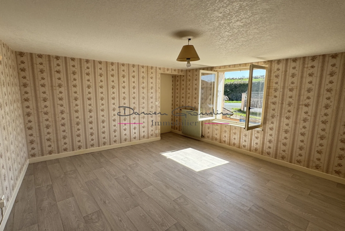 Belle maison de 119 m² à Saint-Victor-sur-Rhins avec dépendances et terrain 