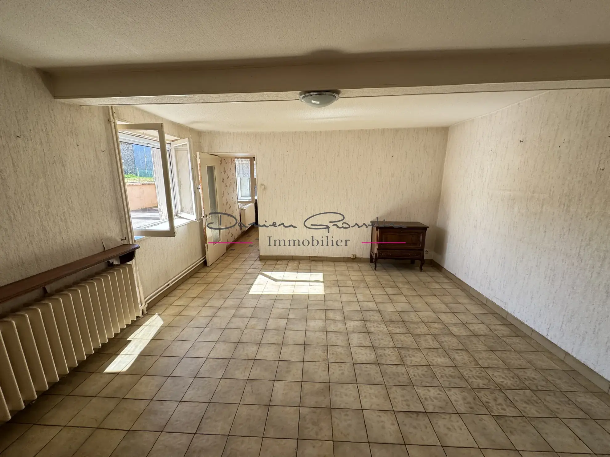 Belle maison de 119 m² à Saint-Victor-sur-Rhins avec dépendances et terrain 