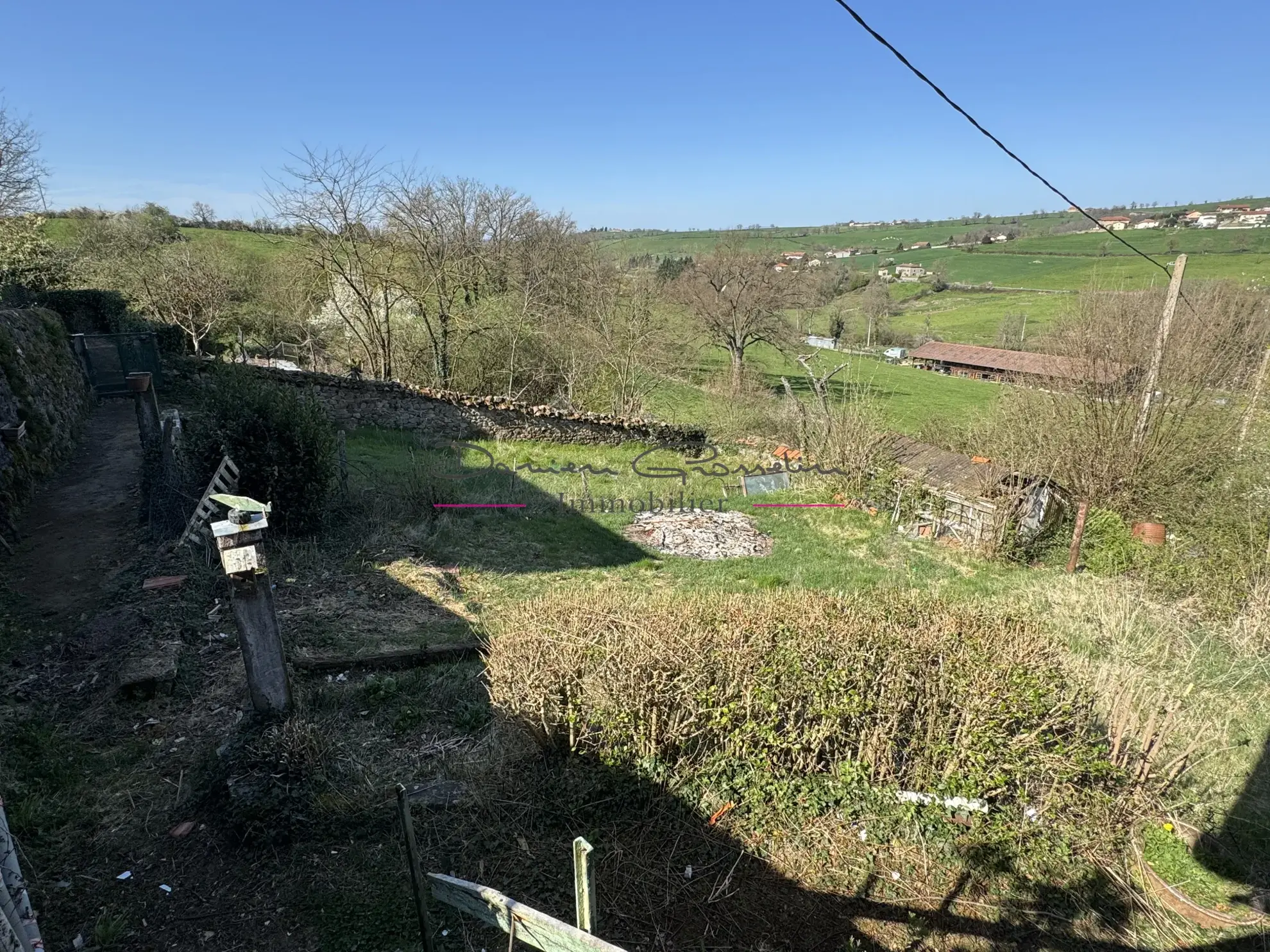 Belle maison de 119 m² à Saint-Victor-sur-Rhins avec dépendances et terrain 