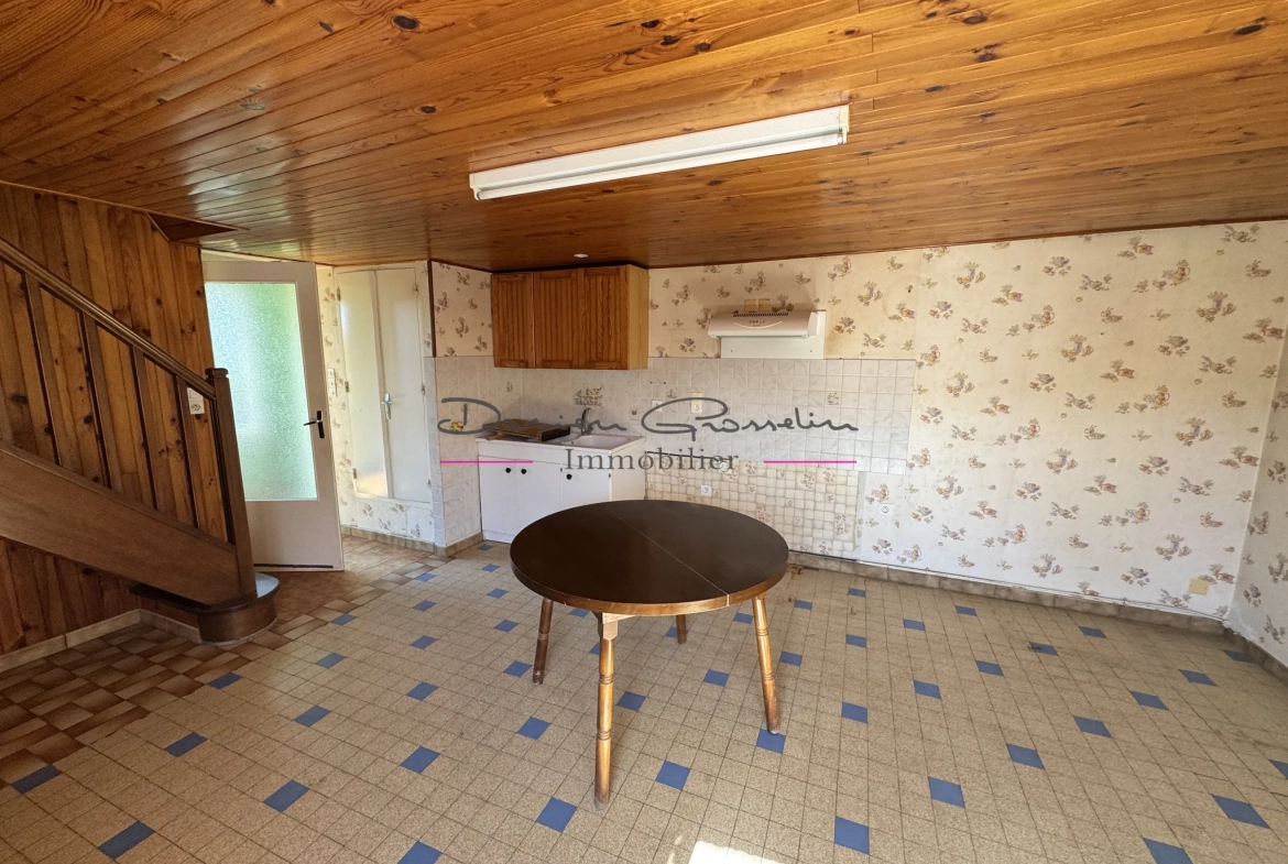 Belle maison de 119 m² à Saint-Victor-sur-Rhins avec dépendances et terrain 