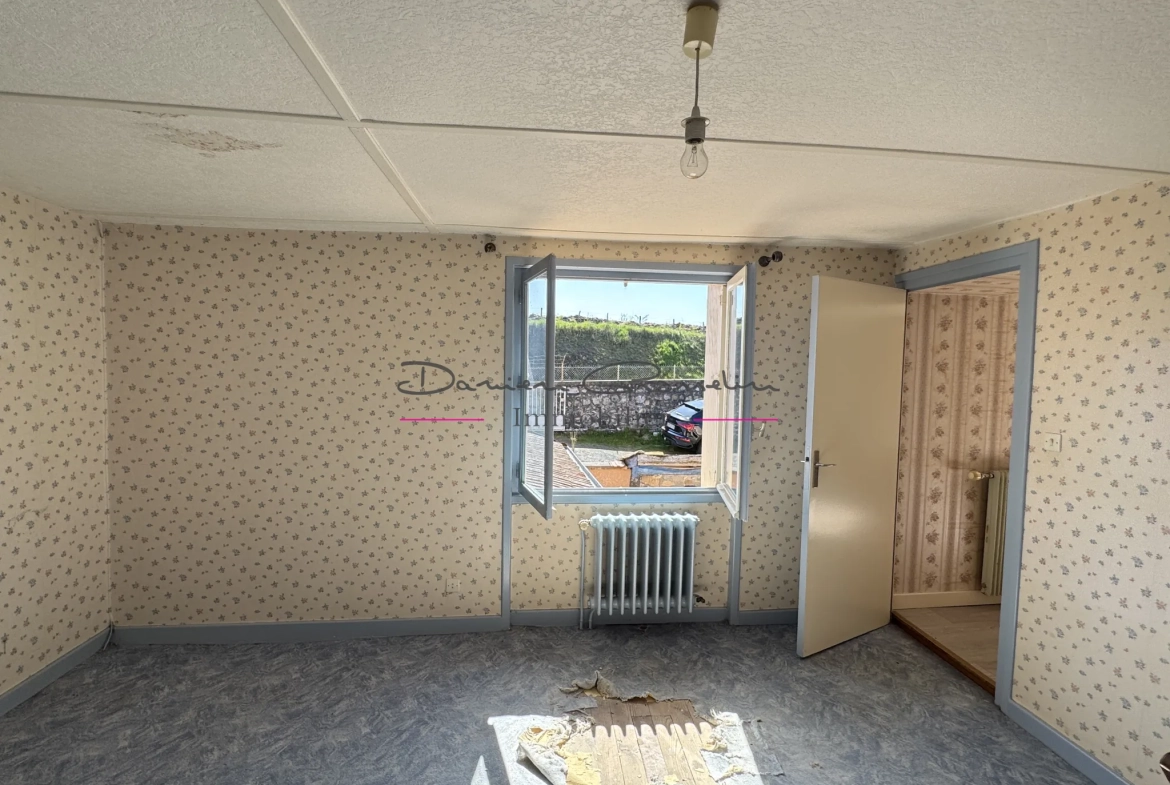 Belle maison de 119 m² à Saint-Victor-sur-Rhins avec dépendances et terrain 
