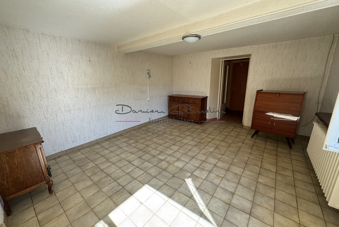 Belle maison de 119 m² à Saint-Victor-sur-Rhins avec dépendances et terrain 