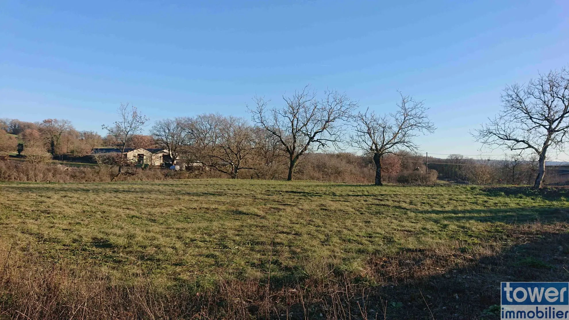 Terrain constructible de 1780 m² à Villeneuve d’Aveyron avec permis validé 