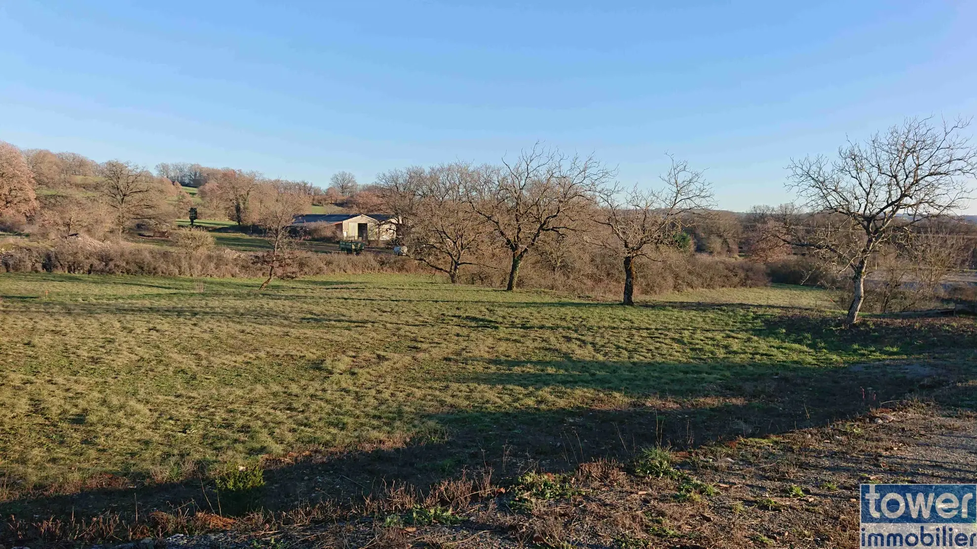 Terrain constructible de 1780 m² à Villeneuve d’Aveyron avec permis validé 