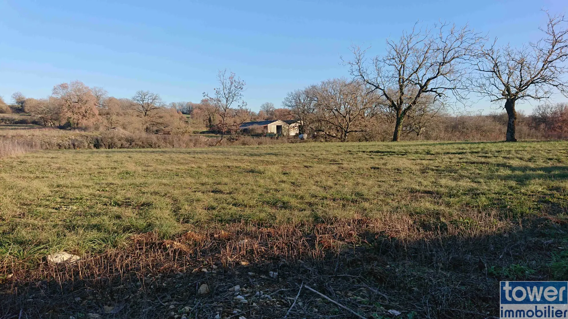 Terrain constructible de 1780 m² à Villeneuve d’Aveyron avec permis validé 