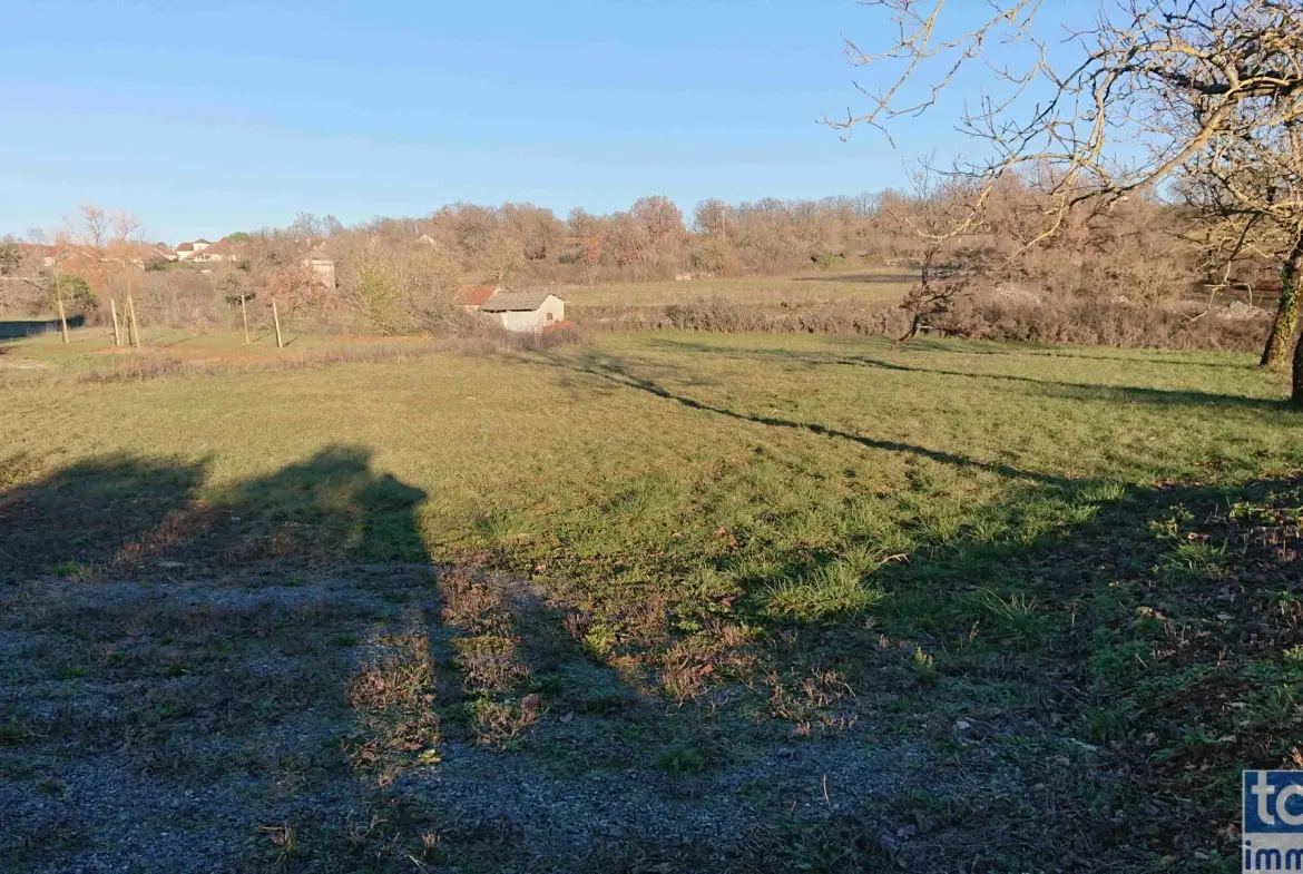 Terrain constructible de 1780 m² à Villeneuve d’Aveyron avec permis validé 