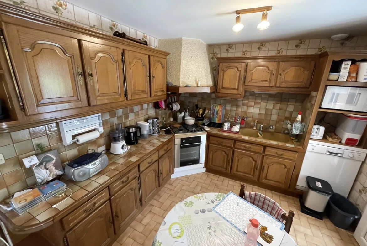 Pavillon à Le Lude avec 3 chambres, garage et panneaux solaires - Prix 191 000 € 