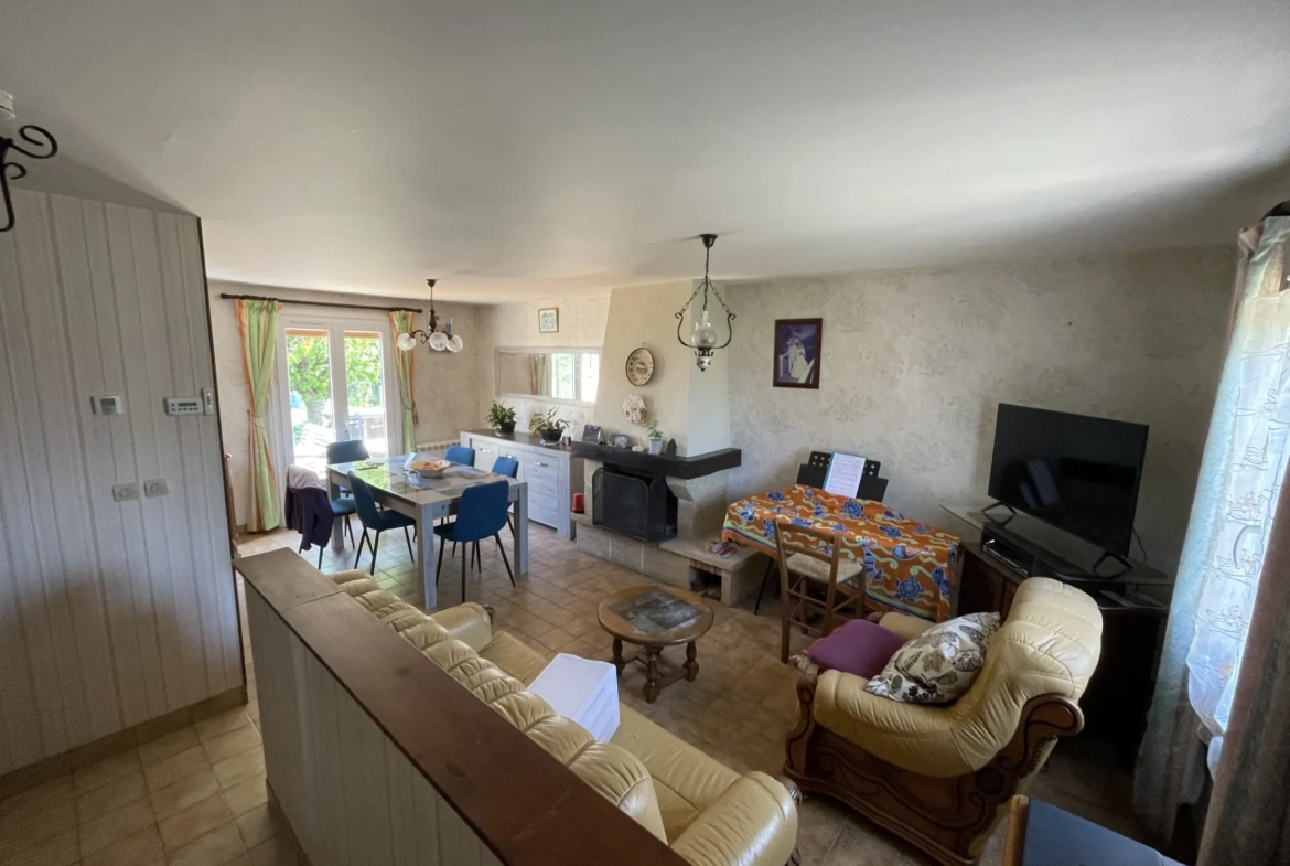 Pavillon à Le Lude avec 3 chambres, garage et panneaux solaires - Prix 191 000 € 