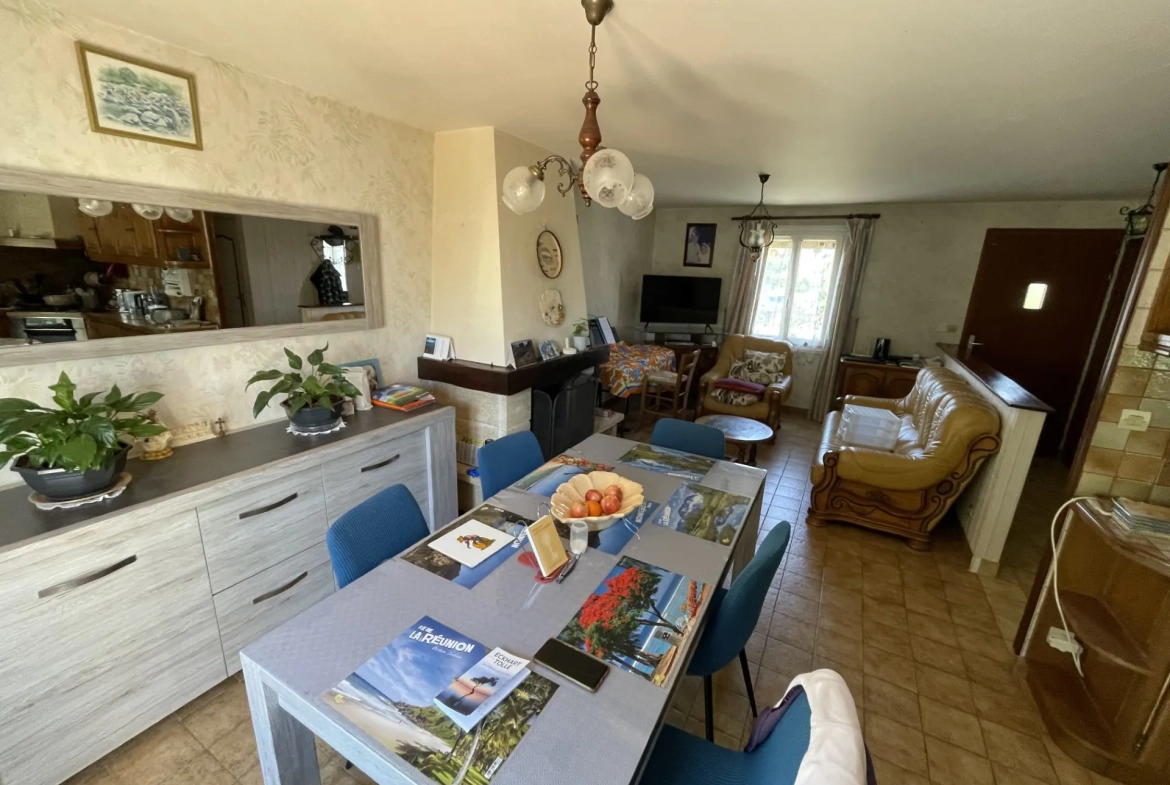 Pavillon à Le Lude avec 3 chambres, garage et panneaux solaires - Prix 191 000 € 