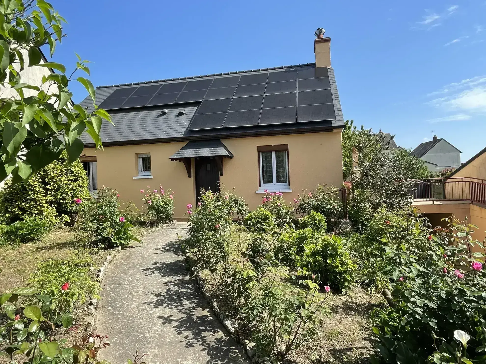 Pavillon à Le Lude avec 3 chambres, garage et panneaux solaires - Prix 191 000 € 